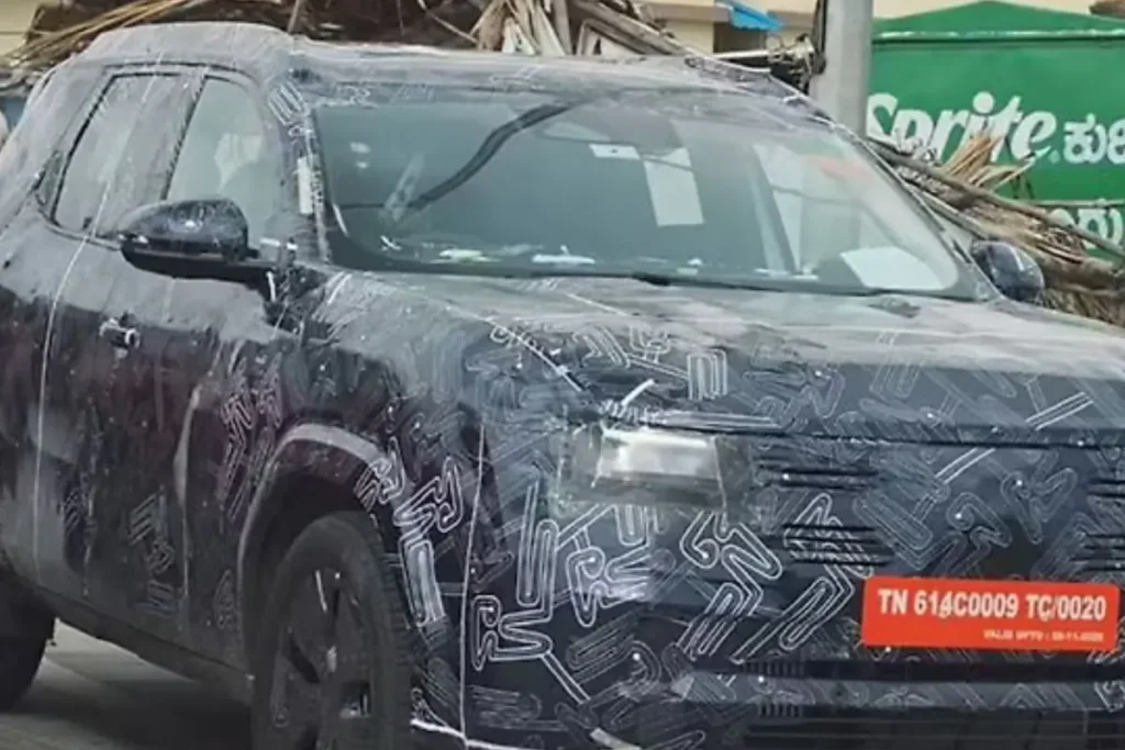 Nissan C-SUV 2025 testing prototype front grille LED headlights