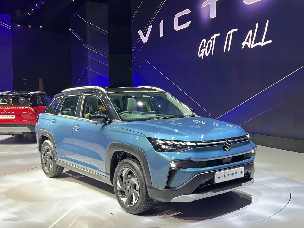 Maruti Suzuki Victoris front view in urban setting