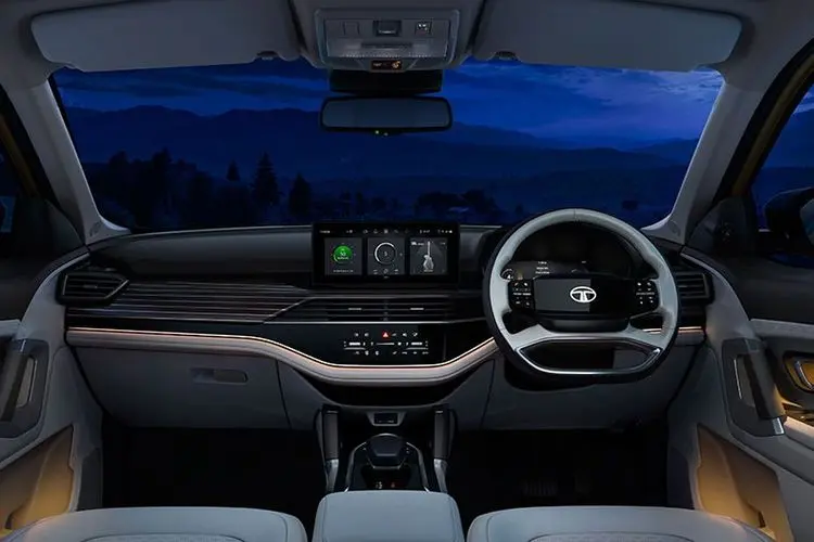 Tata Safari STEALTH Dark Edition dashboard with 12.3-inch touchscreen, digital cluster, and carbon noir trim