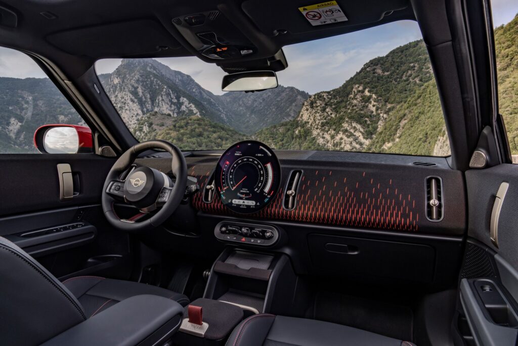 Mini JCW Countryman ALL4 2025 advanced digital cockpit with 9.4-inch OLED infotainment screen