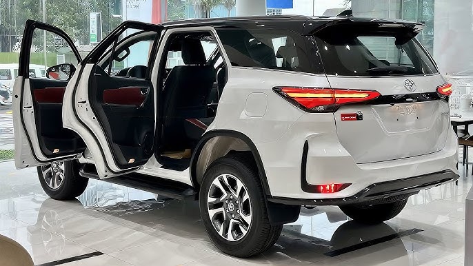 Toyota Fortuner Legender Neo 2025 rear view with LED taillights and rear spoiler