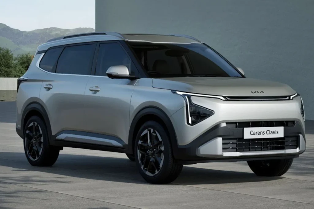 Kia Carens Kalvis EV LED headlamps and 17-inch dual-tone aero alloy wheels