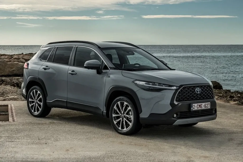 Volkswagen Polo 2025 front fascia with slim chrome strip above the grille. Volkswagen Polo 2025 front fascia with slim chrome strip above the grille