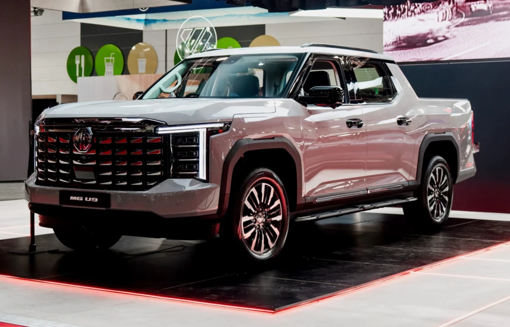 MG U9 pickup truck rear showcasing powered tailgate, LED taillights, and cargo bed with integrated step-ladder