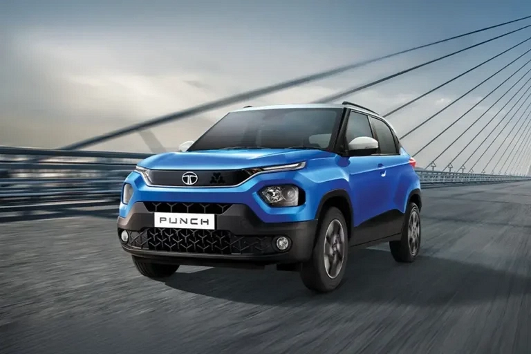 Tata Punch 2025 front view showcasing LED headlights, bold grille, and muscular bumper